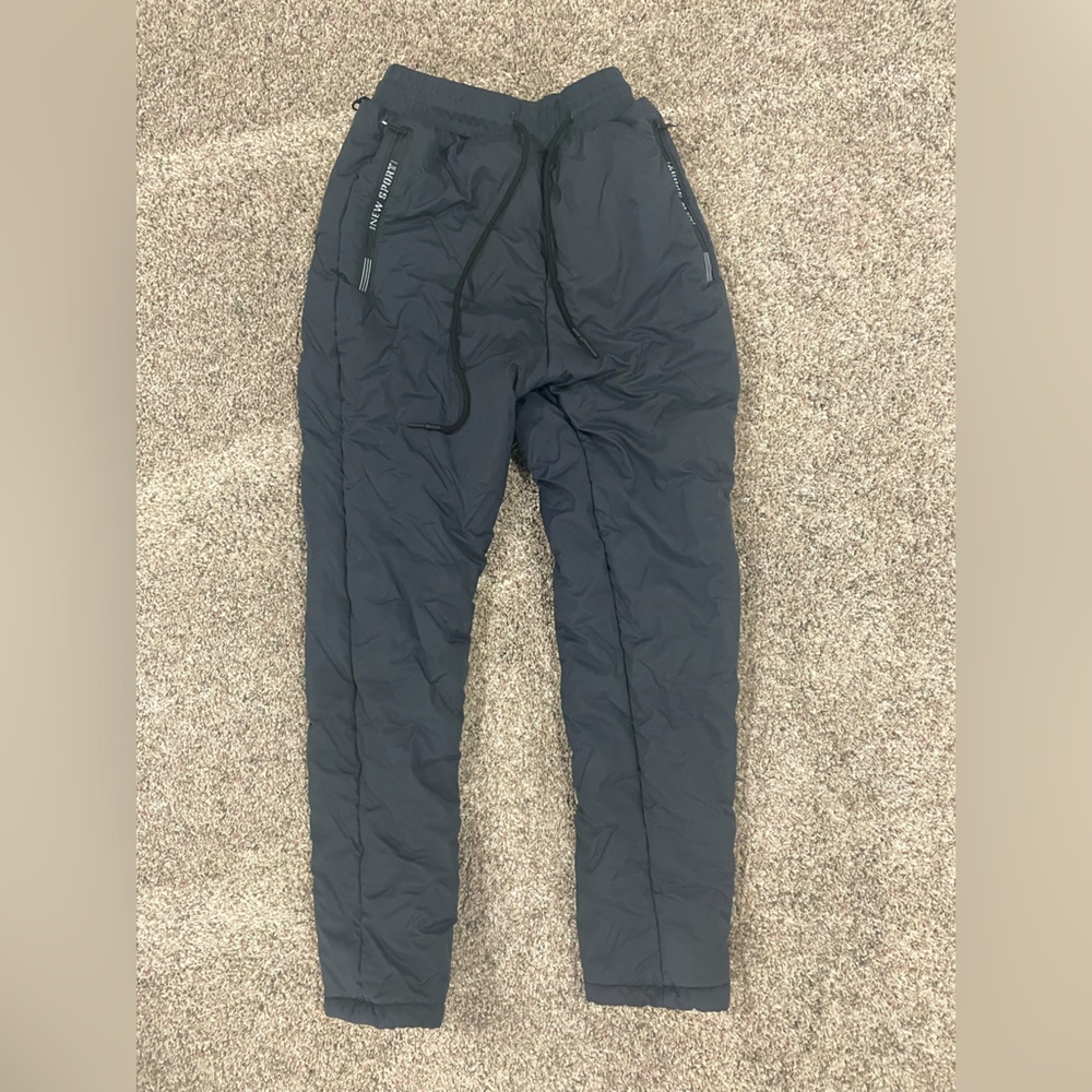Women’s gray soft wool medium snowpants. Water resistant and thermal.